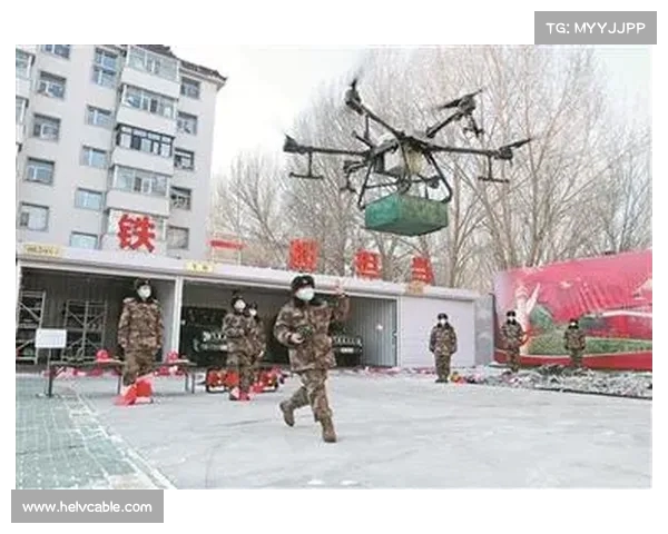 滕哈格使用无人机录制训练视频并通过屏幕与球员深入分析战术演练